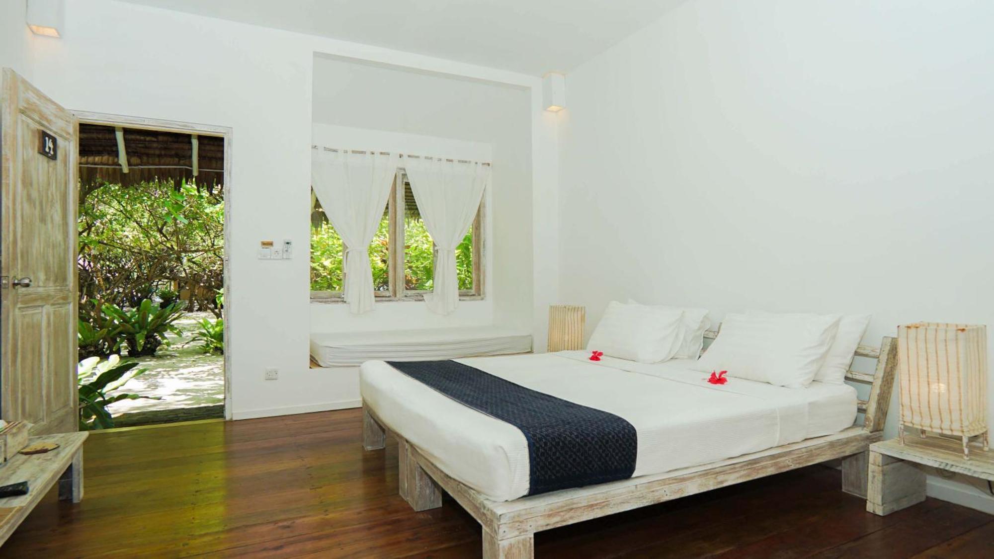 Trikora Beach Club And Resort Teluk Bakau Exterior foto