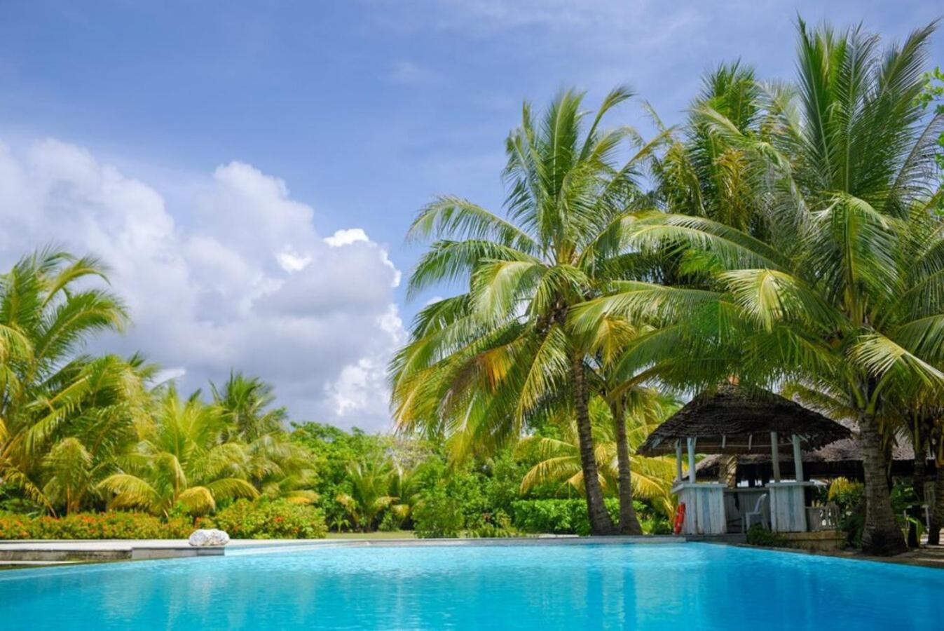 Trikora Beach Club And Resort Teluk Bakau Exterior foto