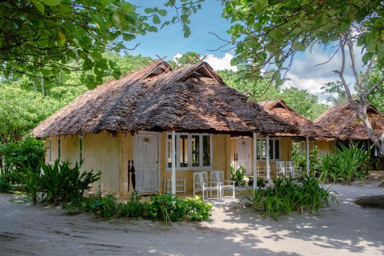 Trikora Beach Club And Resort Teluk Bakau Exterior foto