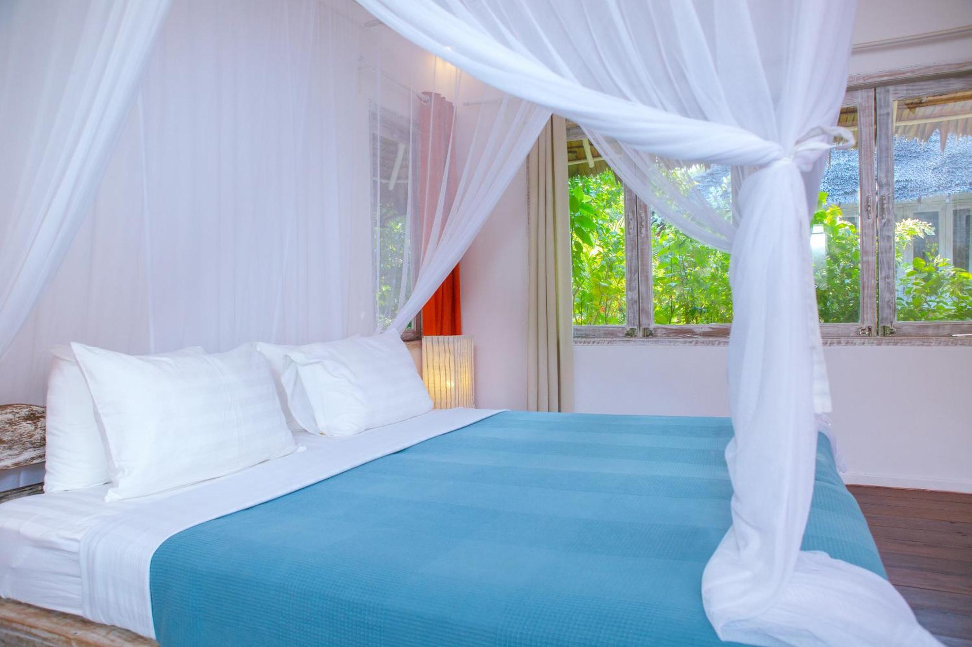 Trikora Beach Club And Resort Teluk Bakau Exterior foto